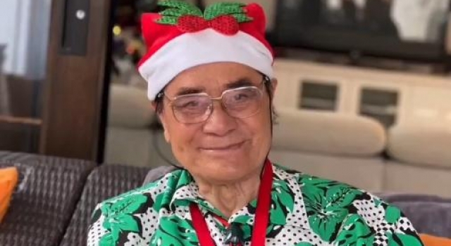 86岁“纣王”老当益壮，住豪宅搂“小妲己”，曾被傅艺伟拒吻戏