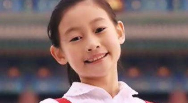 记得唱《北京欢迎你》第一句的小女孩吗？她都长这么大了？