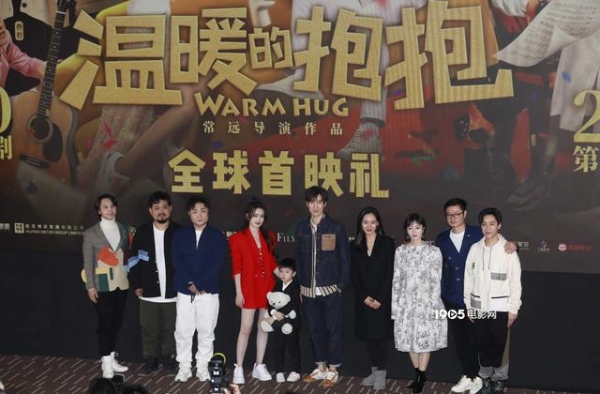 李沁拍《温暖的抱抱》狂笑场 常远被泼60次洗脚水