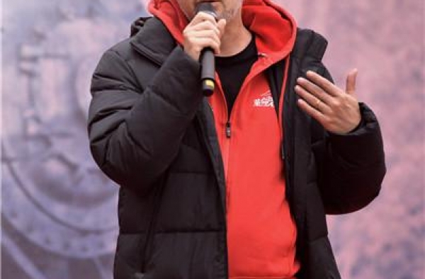 张颂文饰演李大钊，电影《革命者》勾勒时代群像献礼建党百年