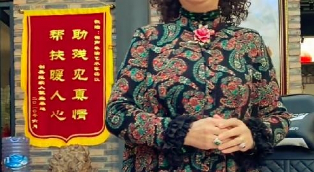 杨少华儿媳罕曝光，身材富态衣着贵气似杨议妈，掌管杨家大小事务