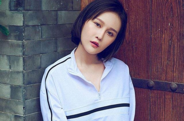 赵本山女儿公司出事？新增行政处罚，球球直播一问三不知直言尴尬