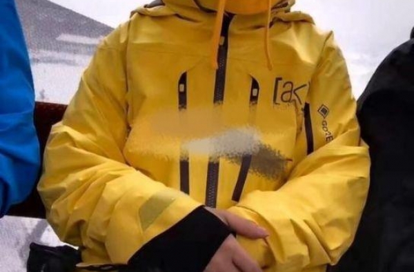 王思聪滑雪穿着像外卖员，一套衣服穿两个雪季，被赞太节俭