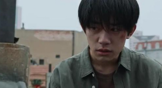 作为2021年开年影片，《送你一朵小红花》很应景