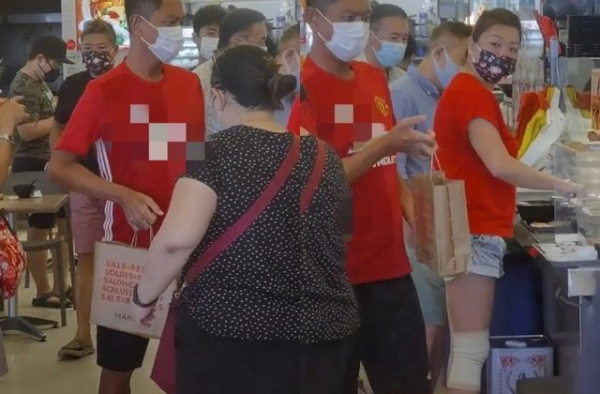＂昆仑奴＂周初明近况罕曝光，走路一瘸一拐，店内打包送餐无人识