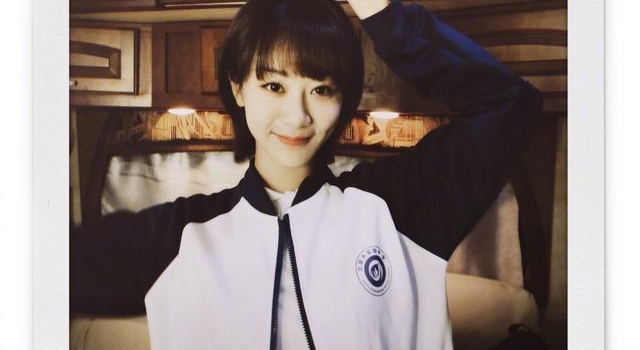 杨紫高中造型美开挂！穿土味校服太像15岁少女，比红毯造型更绝