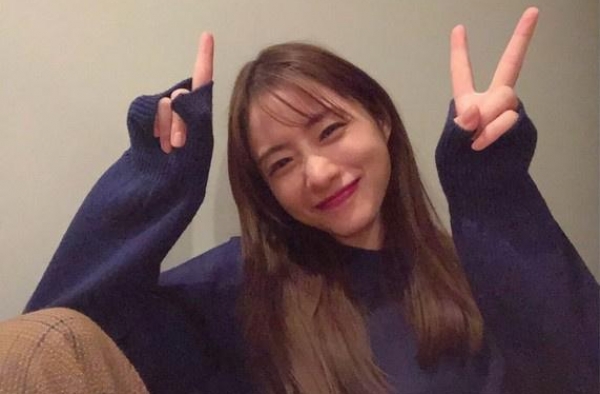 人妻石原里美婚后首晒自拍照 微醺状态甜笑迷人