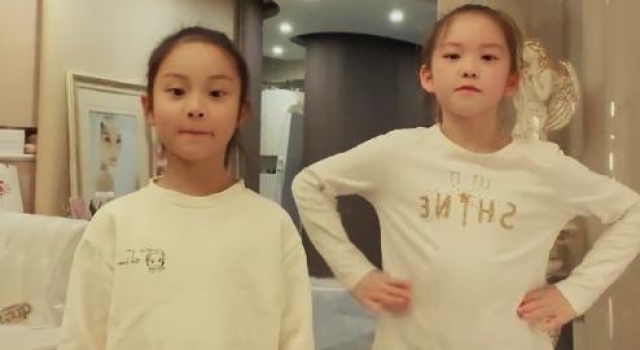 李小璐晒甜馨热舞视频，背后古典雕像意外抢镜，豪宅布局尽显奢华