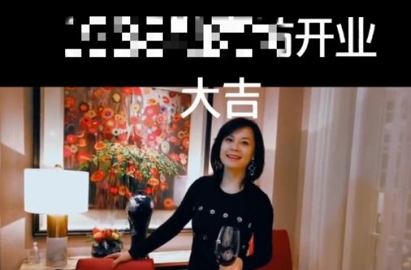 51岁周冰倩不见老，被嘲靠《真的好想你》混一生，现当单亲妈妈
