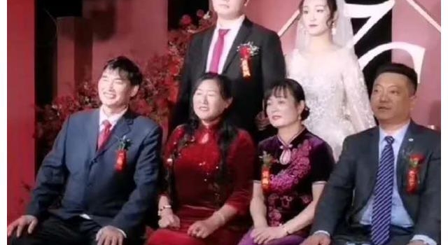 大衣嫂杀羊给儿媳补身体！陈亚男疑有身孕，嫁人后十指不沾阳春水