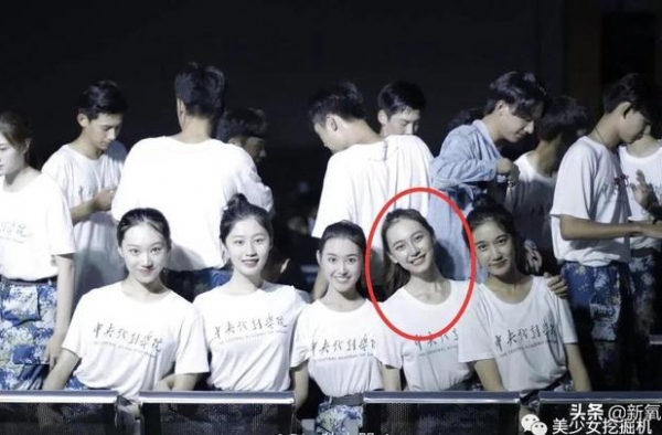 演员脸审美发生变化，中戏前几名艺考生证件照没有漂亮的？